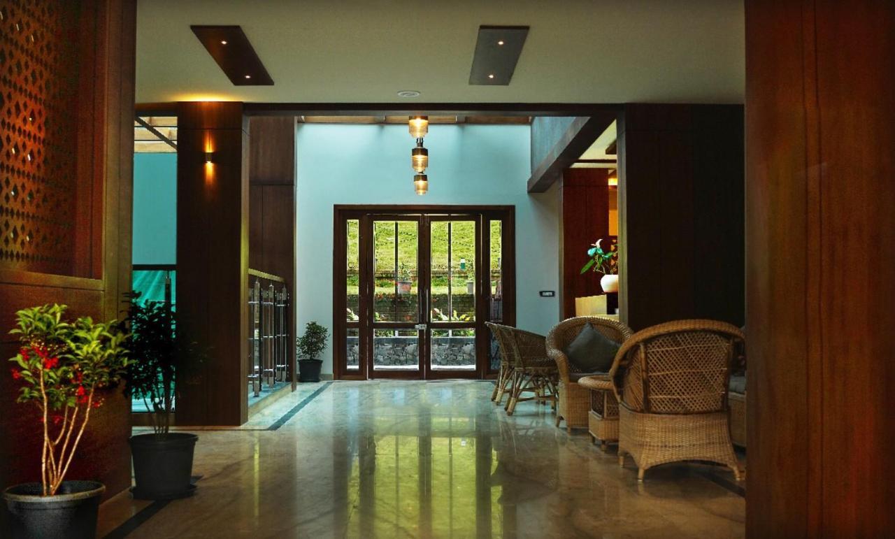 Trivers Resort Мунар Екстериор снимка