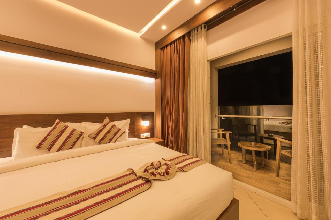 Trivers Resort Мунар Екстериор снимка
