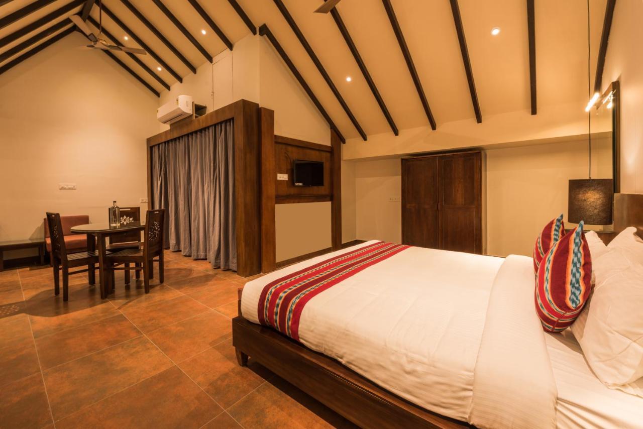 Trivers Resort Мунар Екстериор снимка