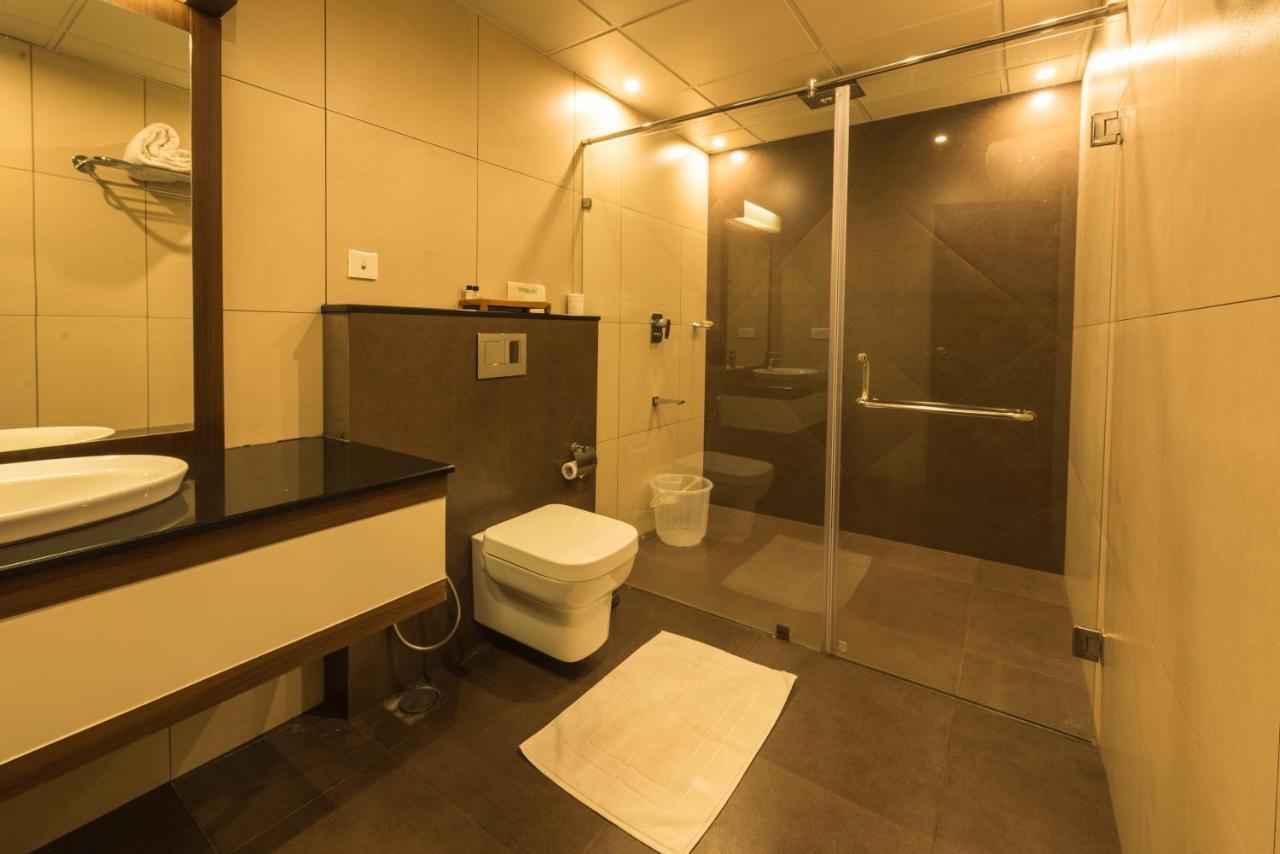 Trivers Resort Мунар Екстериор снимка