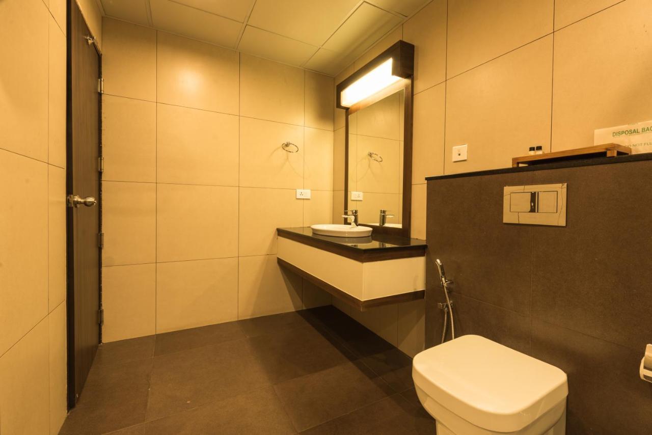 Trivers Resort Мунар Екстериор снимка