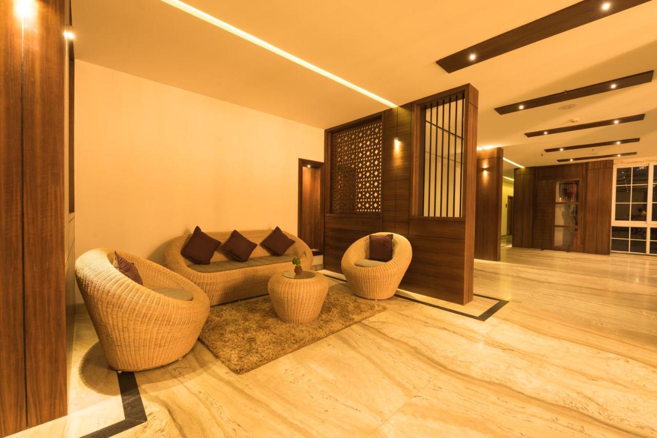 Trivers Resort Мунар Екстериор снимка