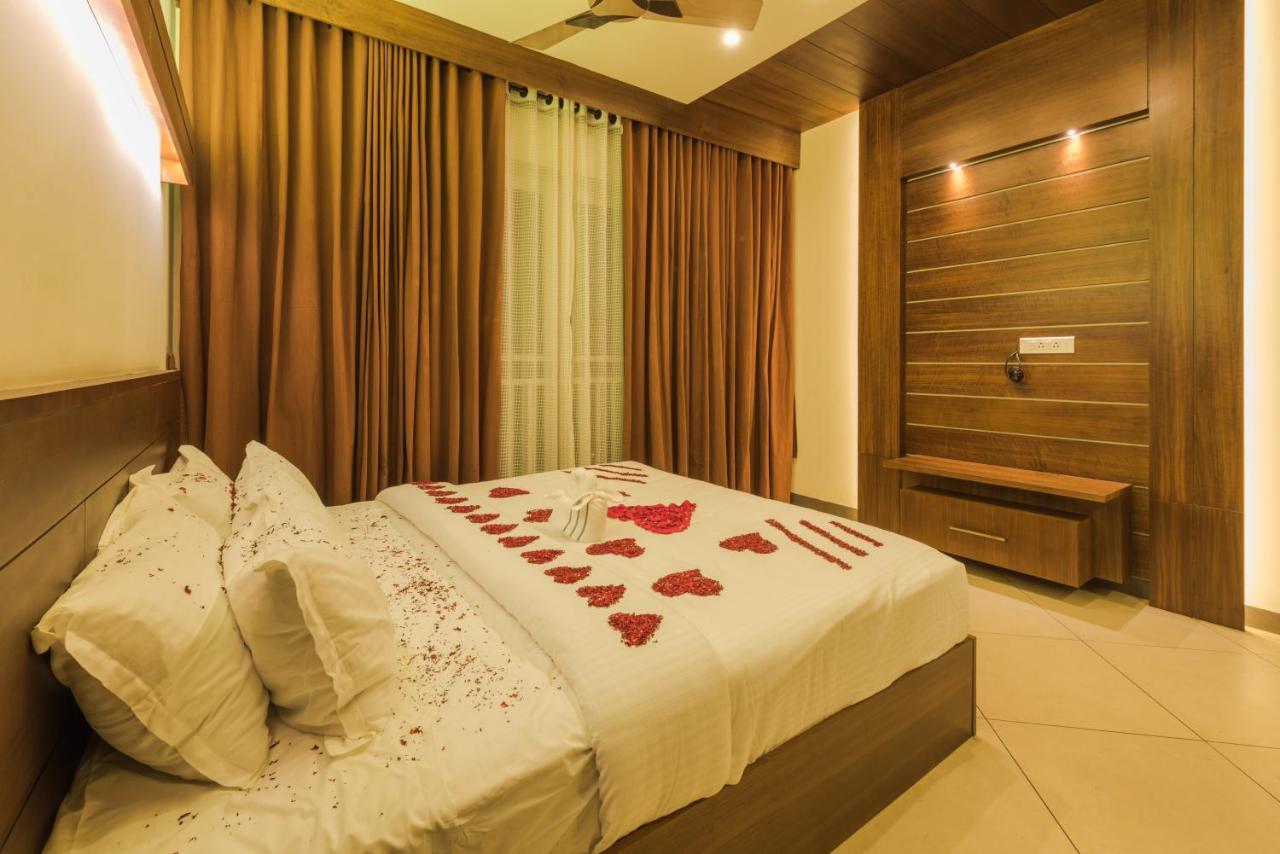 Trivers Resort Мунар Екстериор снимка