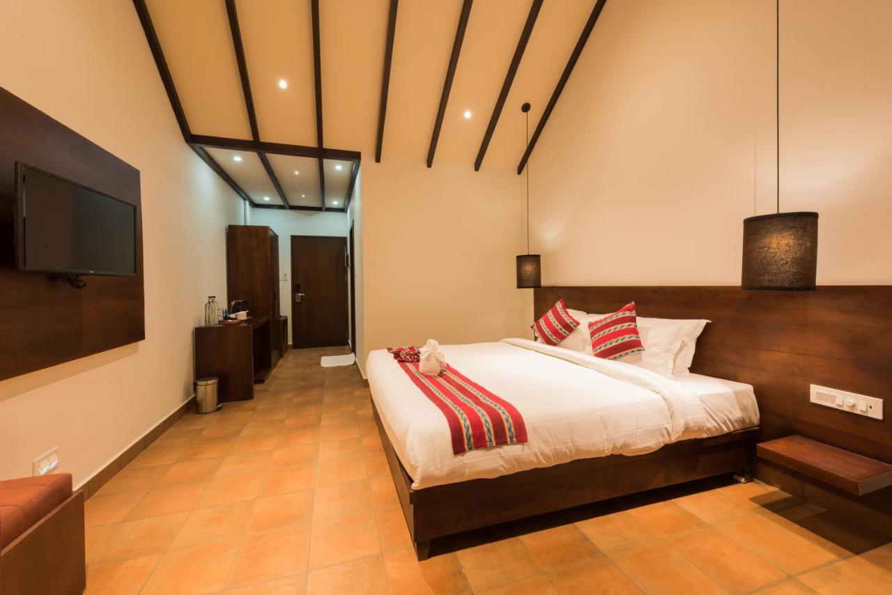 Trivers Resort Мунар Екстериор снимка