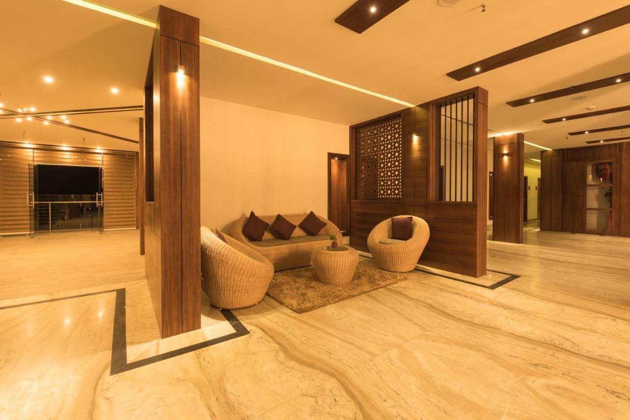 Trivers Resort Мунар Екстериор снимка