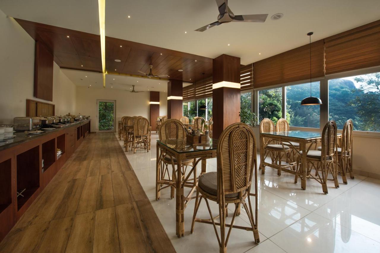 Trivers Resort Мунар Екстериор снимка