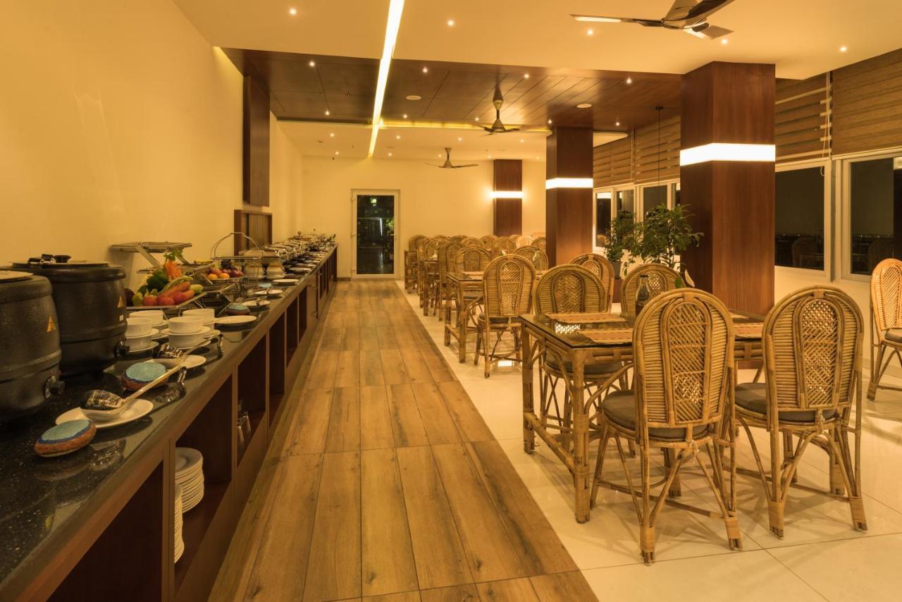Trivers Resort Мунар Екстериор снимка