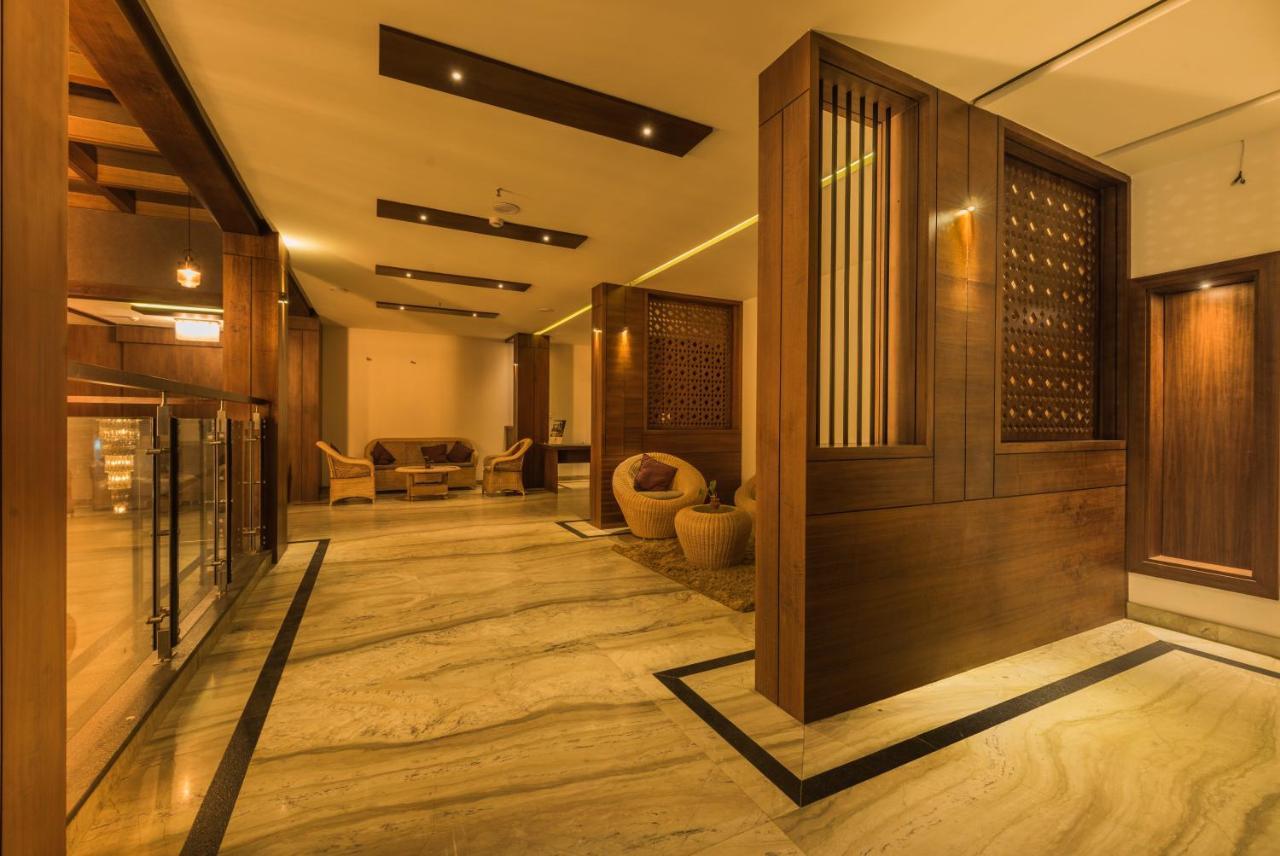 Trivers Resort Мунар Екстериор снимка