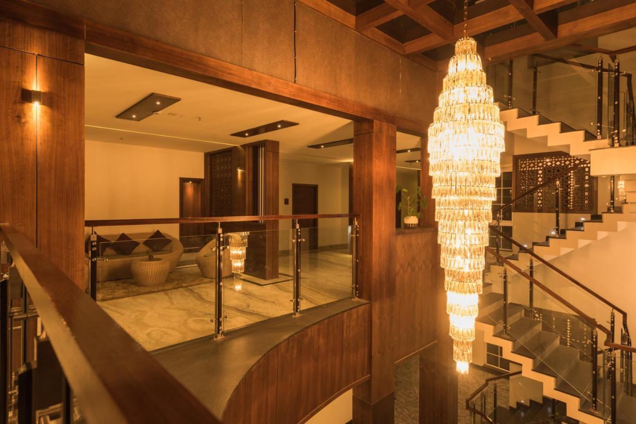 Trivers Resort Мунар Екстериор снимка