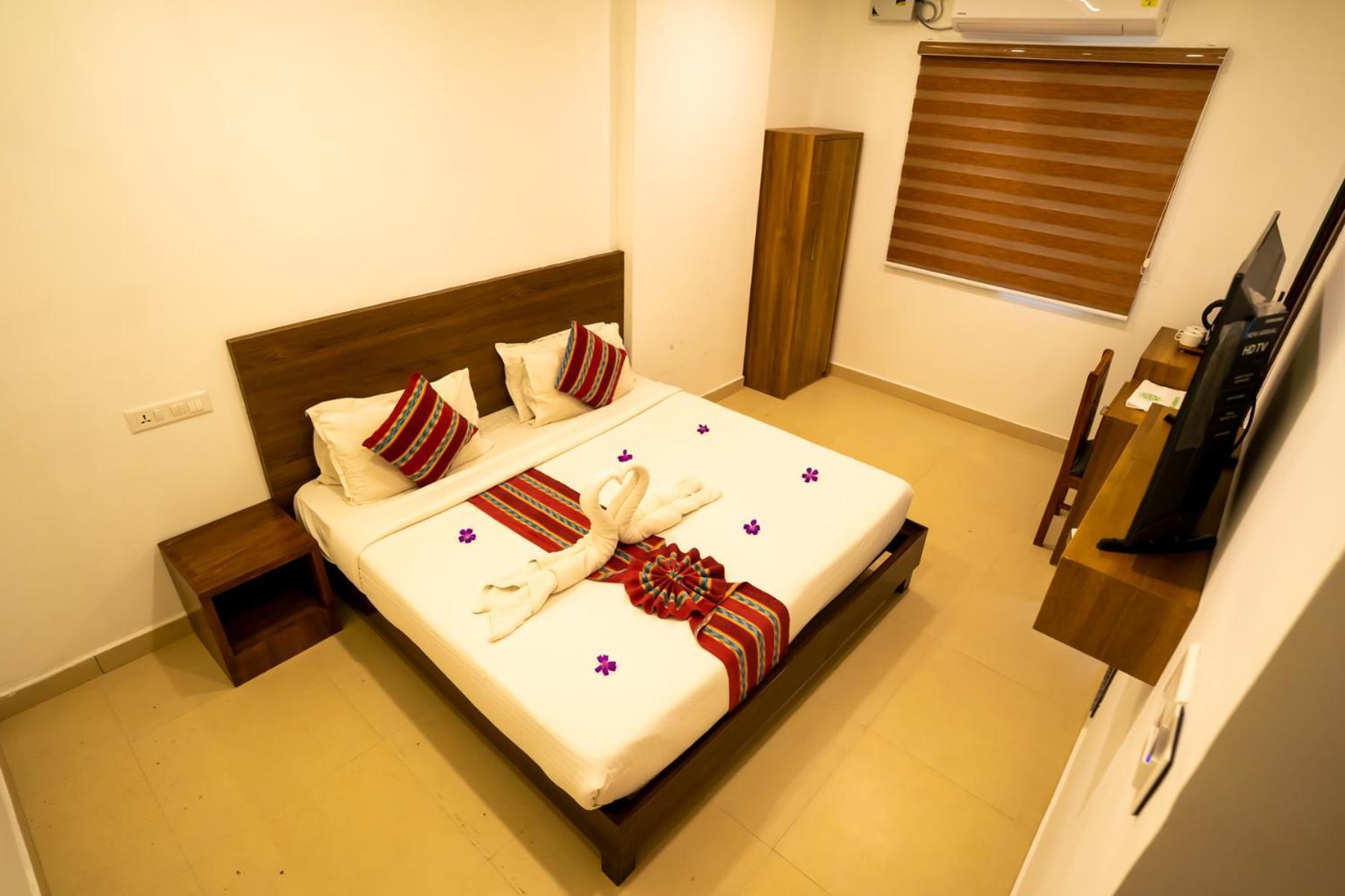 Trivers Resort Мунар Екстериор снимка