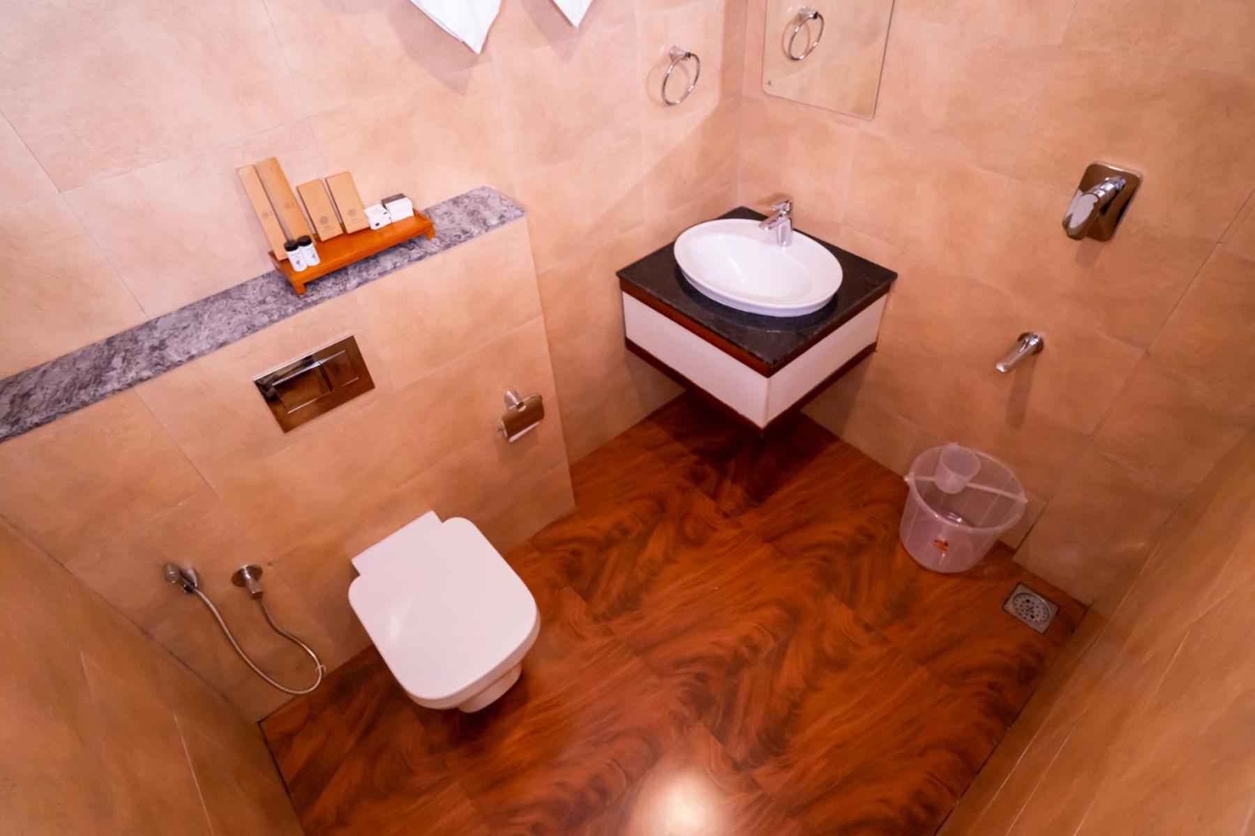 Trivers Resort Мунар Екстериор снимка
