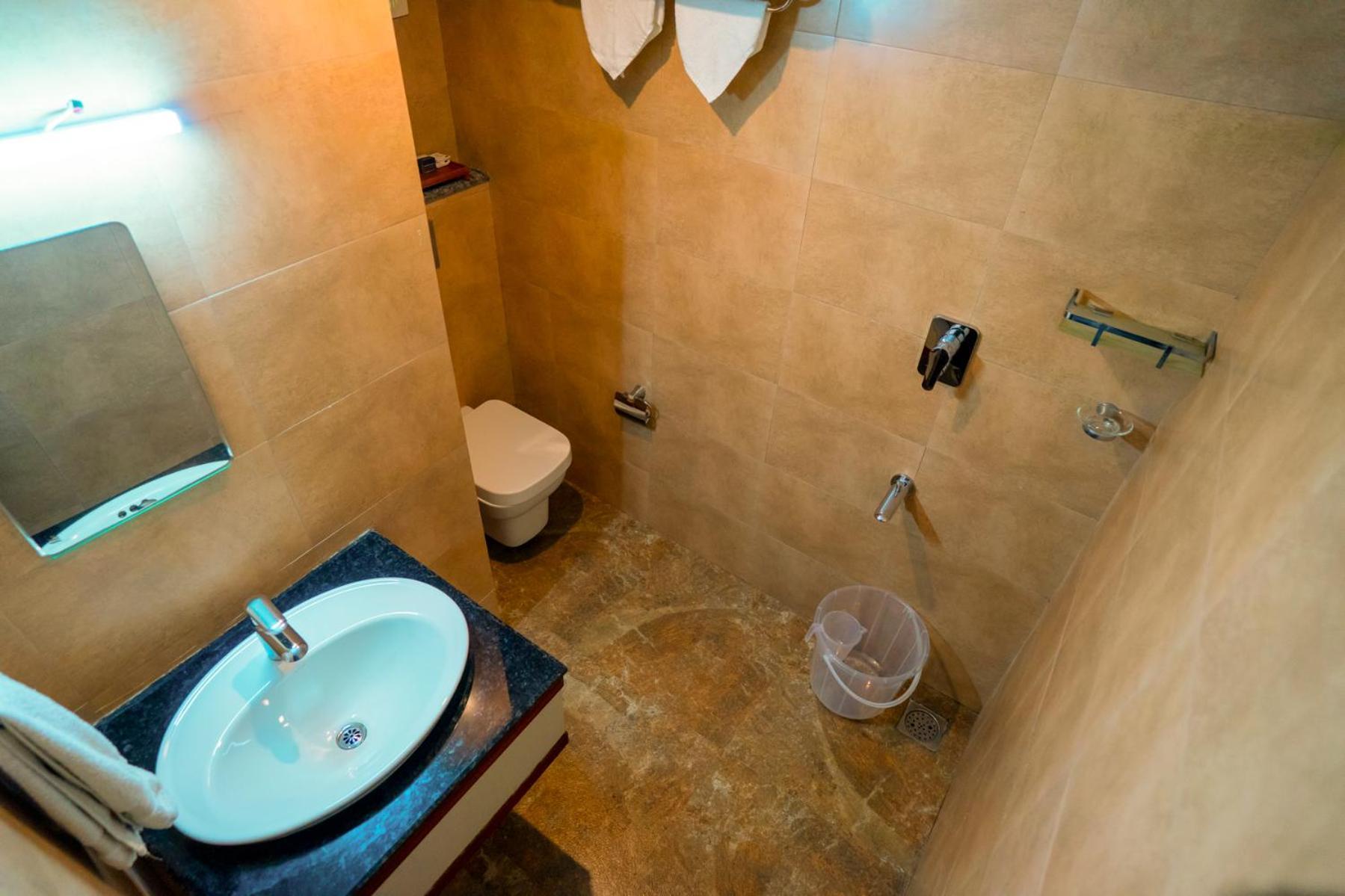Trivers Resort Мунар Екстериор снимка